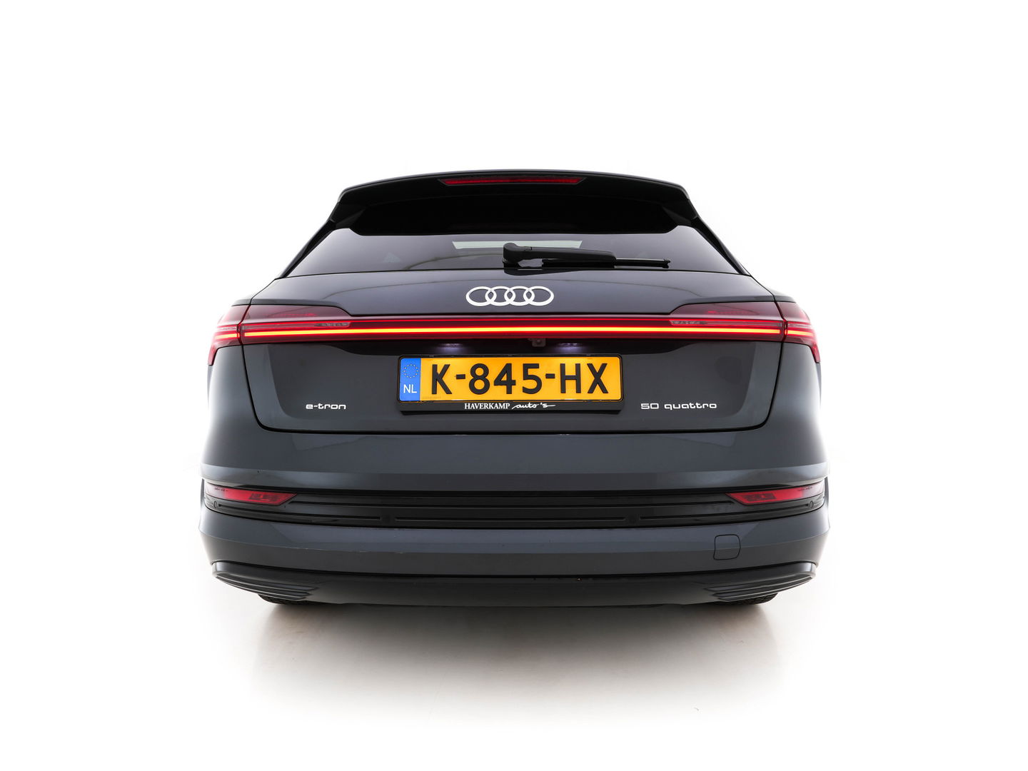 Audi e-tron 50 quattro Business edition Plus 71 kWh [ 3-Fase ] (INCL.BTW) *PANO | LEATHER | DIGI-COCKPIT | FULL-LED | ADAPTIVE-CRUISE | MEMORY-PACK | COMFORT-SEATS | AIR-SUSPENSION | NAVI-FULLMAP | HEATED-SEATS | KEYLESS | 20''ALU | ECC | PDC*