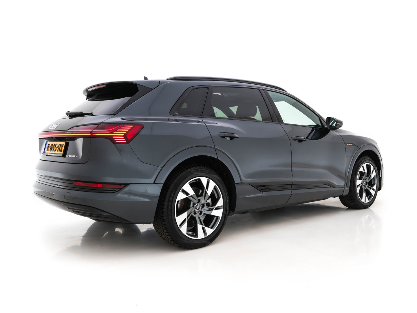 Audi e-tron 50 quattro Business edition Plus 71 kWh [ 3-Fase ] (INCL.BTW) *PANO | LEATHER | DIGI-COCKPIT | FULL-LED | ADAPTIVE-CRUISE | MEMORY-PACK | COMFORT-SEATS | AIR-SUSPENSION | NAVI-FULLMAP | HEATED-SEATS | KEYLESS | 20''ALU | ECC | PDC*