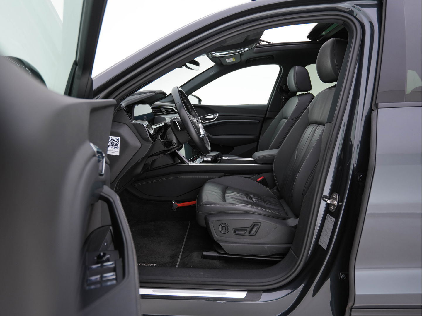 Audi e-tron 50 quattro Business edition Plus 71 kWh [ 3-Fase ] (INCL.BTW) *PANO | LEATHER | DIGI-COCKPIT | FULL-LED | ADAPTIVE-CRUISE | MEMORY-PACK | COMFORT-SEATS | AIR-SUSPENSION | NAVI-FULLMAP | HEATED-SEATS | KEYLESS | 20''ALU | ECC | PDC*