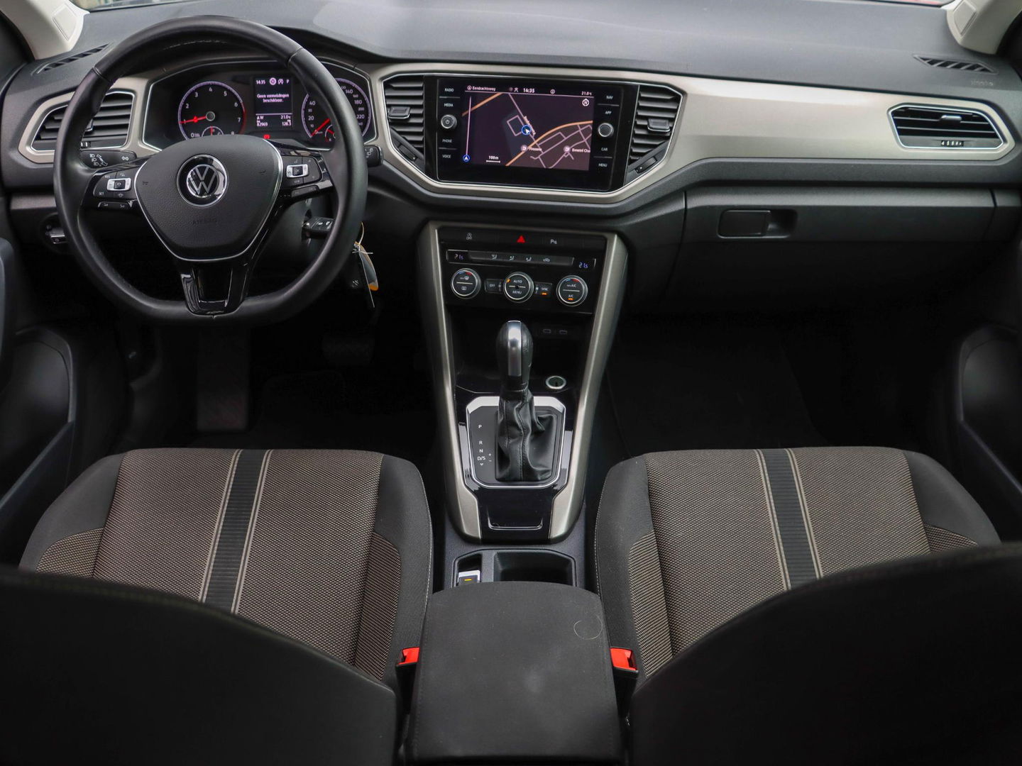 Volkswagen T-Roc 1.5 TSI Style 150PK DSG | Camera | Navigatie | Adaptive Cruise