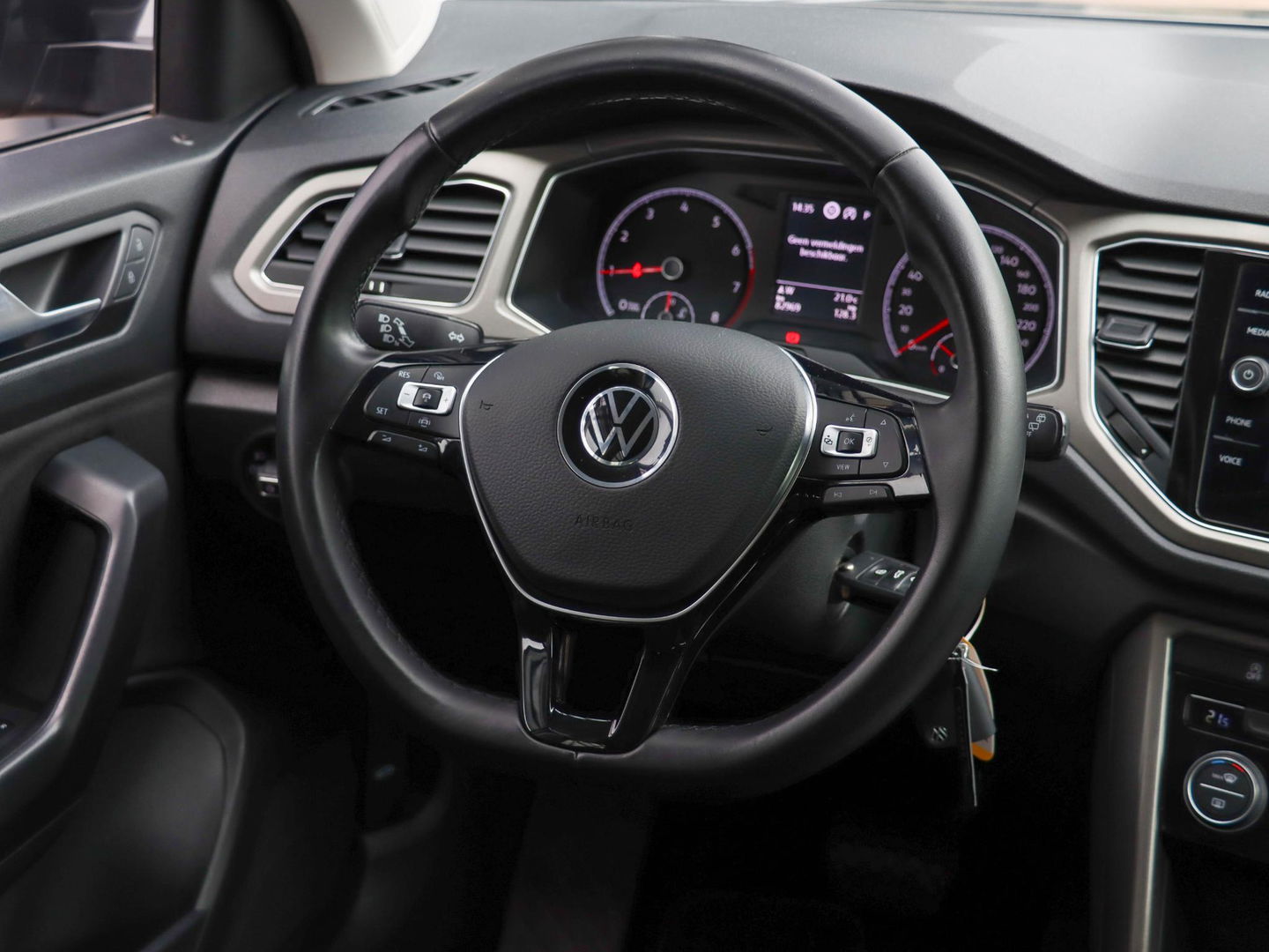 Volkswagen T-Roc 1.5 TSI Style 150PK DSG | Camera | Navigatie | Adaptive Cruise