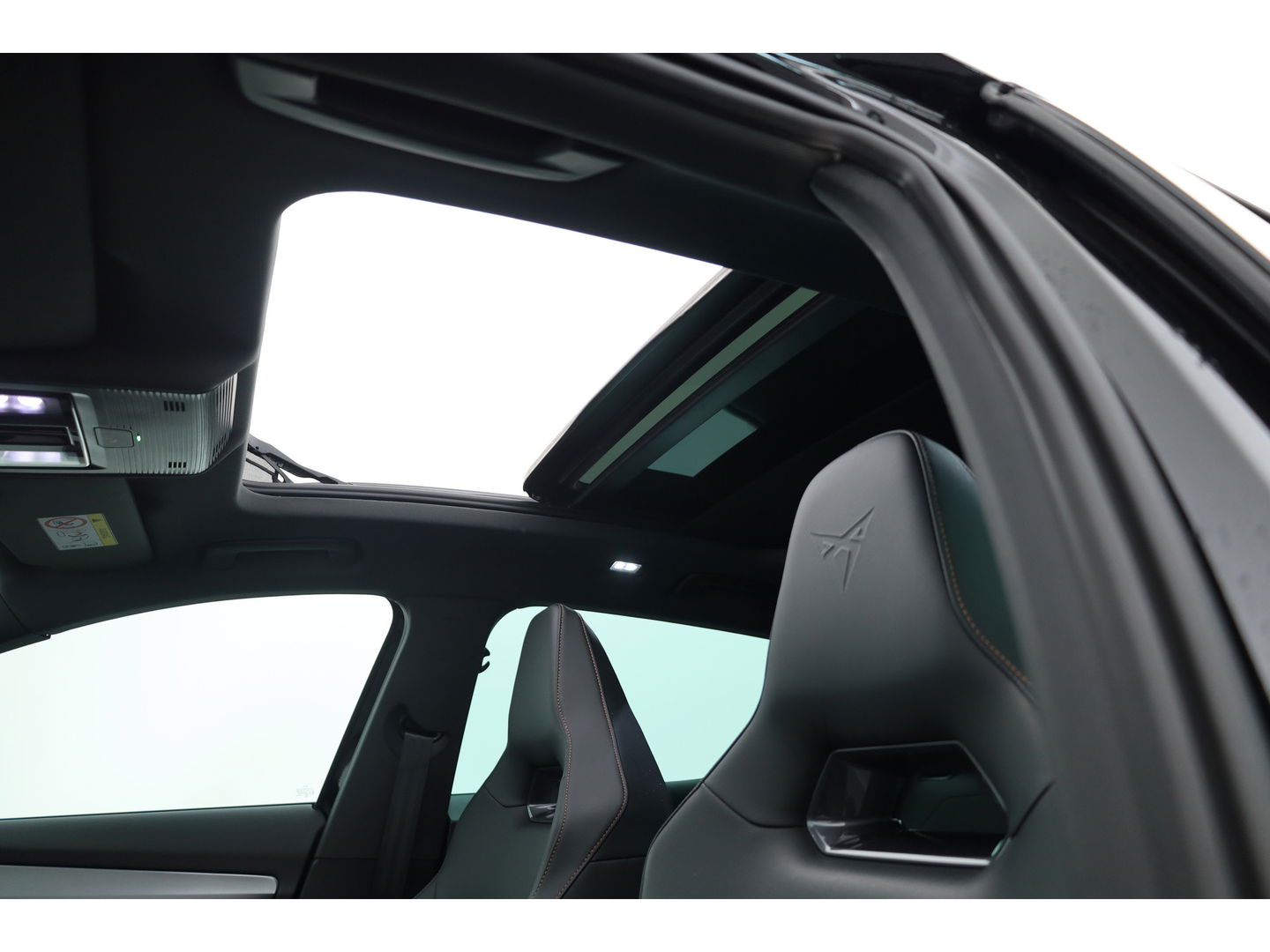 CUPRA Formentor 1.4 e-Hybrid VZ 245pk | Sportstuur | Pano | Elek. Trekhaak | 360cam | Memory seat | Stoel- Stuurverw.