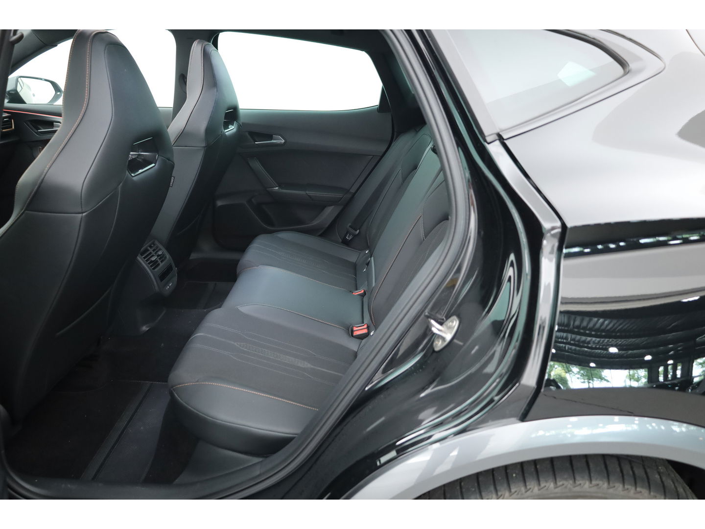 CUPRA Formentor 1.4 e-Hybrid VZ 245pk | Sportstuur | Pano | Elek. Trekhaak | 360cam | Memory seat | Stoel- Stuurverw.