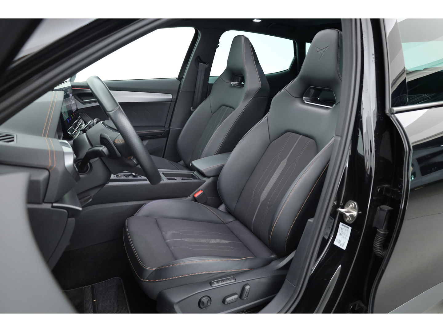 CUPRA Formentor 1.4 e-Hybrid VZ 245pk | Sportstuur | Pano | Elek. Trekhaak | 360cam | Memory seat | Stoel- Stuurverw.