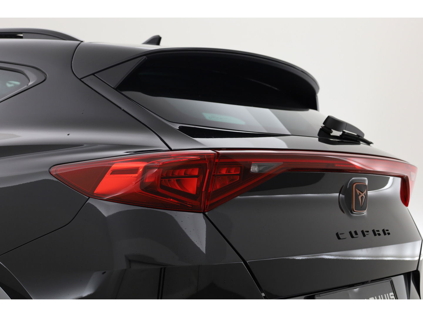 CUPRA Formentor 1.4 e-Hybrid VZ 245pk | Sportstuur | Pano | Elek. Trekhaak | 360cam | Memory seat | Stoel- Stuurverw.