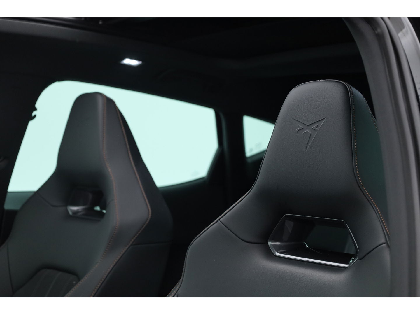 CUPRA Formentor 1.4 e-Hybrid VZ 245pk | Sportstuur | Pano | Elek. Trekhaak | 360cam | Memory seat | Stoel- Stuurverw.