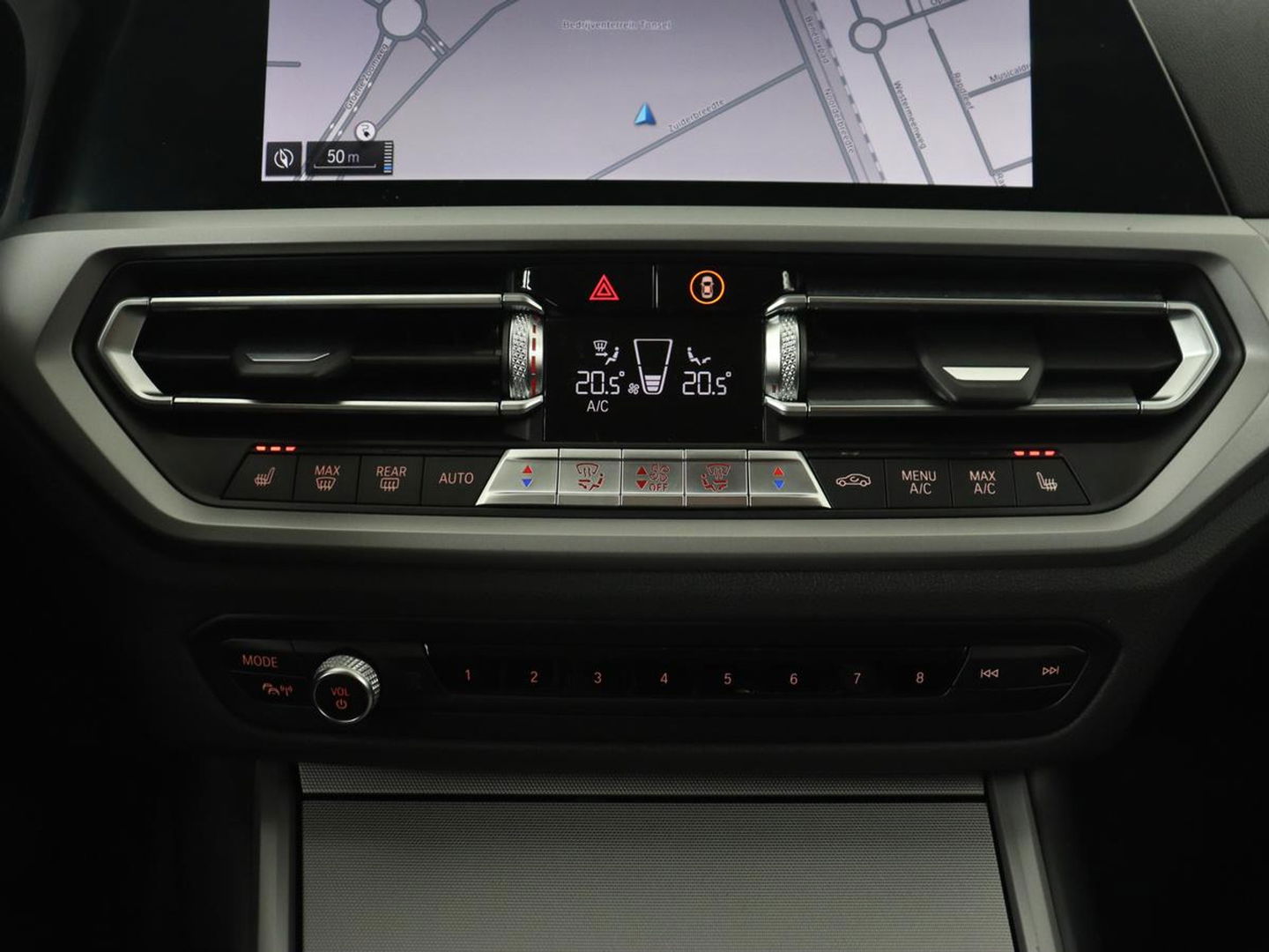 BMW 3-serie 330e | Panoramadak | Trekhaak | Stoel & stuurverwarming | Adaptive cruise | Head-Up | LaserLight | Carplay | Live Cockpit | Half leder | Navigatie