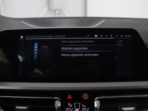 BMW 3-serie 330e | Panoramadak | Trekhaak | Stoel & stuurverwarming | Adaptive cruise | Head-Up | LaserLight | Carplay | Live Cockpit | Half leder | Navigatie