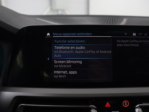 BMW 3-serie 330e | Panoramadak | Trekhaak | Stoel & stuurverwarming | Adaptive cruise | Head-Up | LaserLight | Carplay | Live Cockpit | Half leder | Navigatie