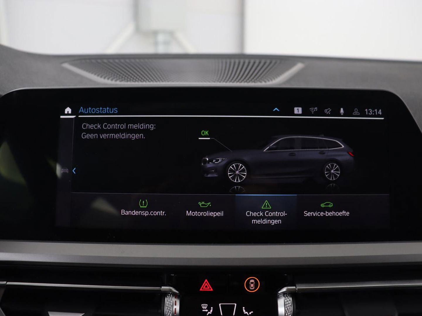 BMW 3-serie 330e | Panoramadak | Trekhaak | Stoel & stuurverwarming | Adaptive cruise | Head-Up | LaserLight | Carplay | Live Cockpit | Half leder | Navigatie