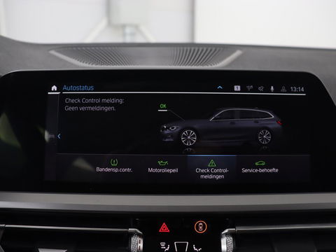 BMW 3-serie 330e | Panoramadak | Trekhaak | Stoel & stuurverwarming | Adaptive cruise | Head-Up | LaserLight | Carplay | Live Cockpit | Half leder | Navigatie