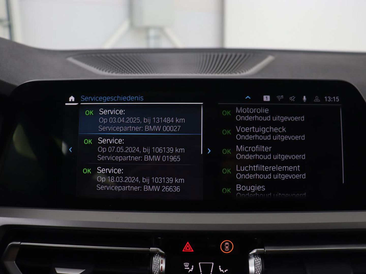 BMW 3-serie 330e | Panoramadak | Trekhaak | Stoel & stuurverwarming | Adaptive cruise | Head-Up | LaserLight | Carplay | Live Cockpit | Half leder | Navigatie