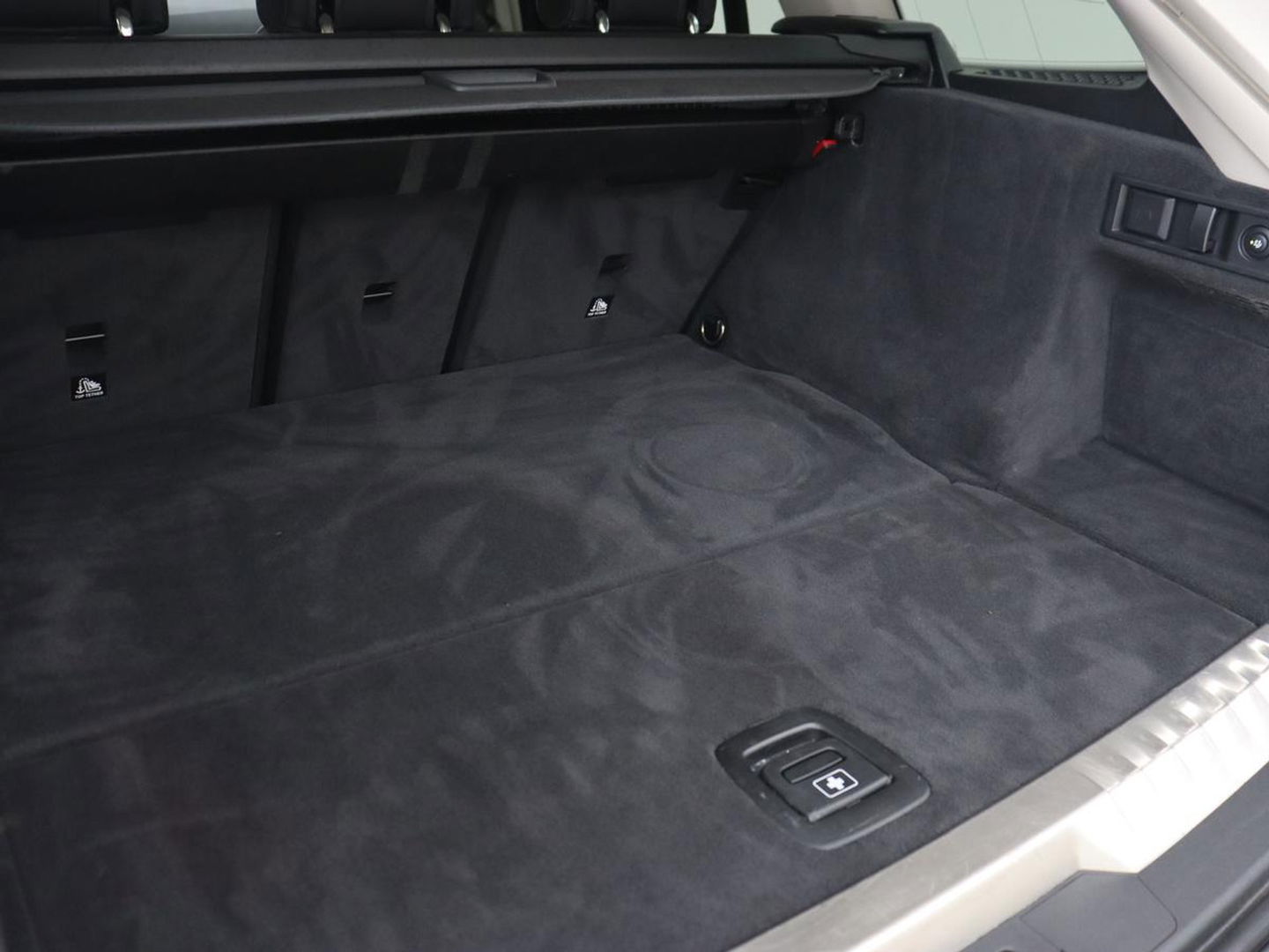 BMW 3-serie 330e | Panoramadak | Trekhaak | Stoel & stuurverwarming | Adaptive cruise | Head-Up | LaserLight | Carplay | Live Cockpit | Half leder | Navigatie