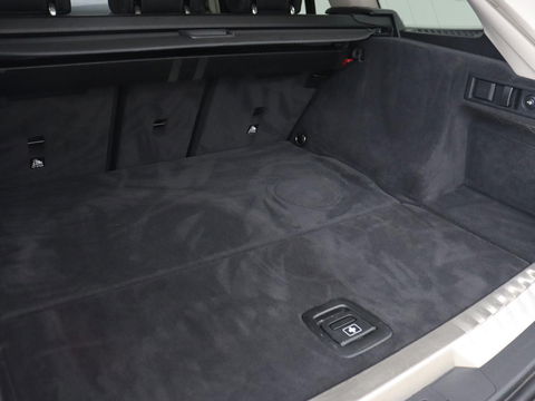 BMW 3-serie 330e | Panoramadak | Trekhaak | Stoel & stuurverwarming | Adaptive cruise | Head-Up | LaserLight | Carplay | Live Cockpit | Half leder | Navigatie