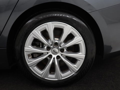 BMW 3-serie 330e | Panoramadak | Trekhaak | Stoel & stuurverwarming | Adaptive cruise | Head-Up | LaserLight | Carplay | Live Cockpit | Half leder | Navigatie