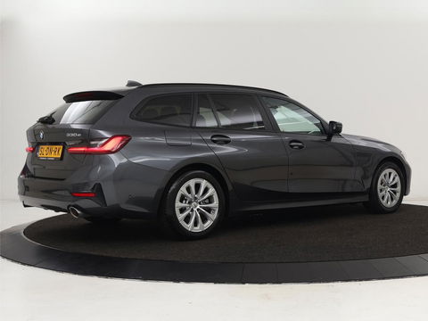 BMW 3-serie 330e | Panoramadak | Trekhaak | Stoel & stuurverwarming | Adaptive cruise | Head-Up | LaserLight | Carplay | Live Cockpit | Half leder | Navigatie