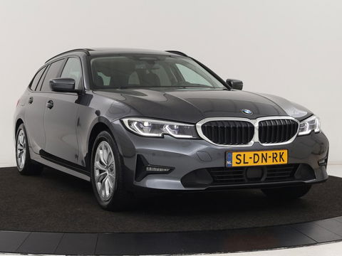 BMW 3-serie 330e | Panoramadak | Trekhaak | Stoel & stuurverwarming | Adaptive cruise | Head-Up | LaserLight | Carplay | Live Cockpit | Half leder | Navigatie
