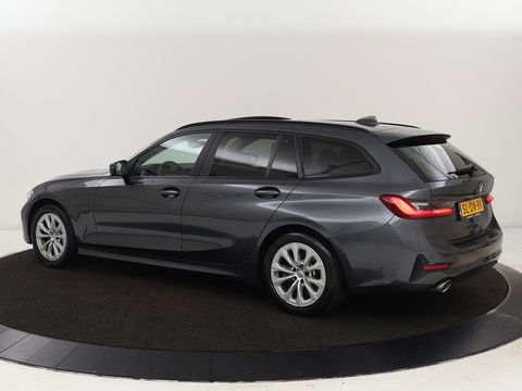 BMW 3-serie 330e | Panoramadak | Trekhaak | Stoel & stuurverwarming | Adaptive cruise | Head-Up | LaserLight | Carplay | Live Cockpit | Half leder | Navigatie