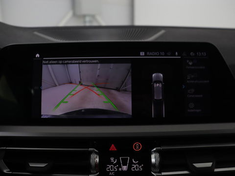 BMW 3-serie 330e | Panoramadak | Trekhaak | Stoel & stuurverwarming | Adaptive cruise | Head-Up | LaserLight | Carplay | Live Cockpit | Half leder | Navigatie