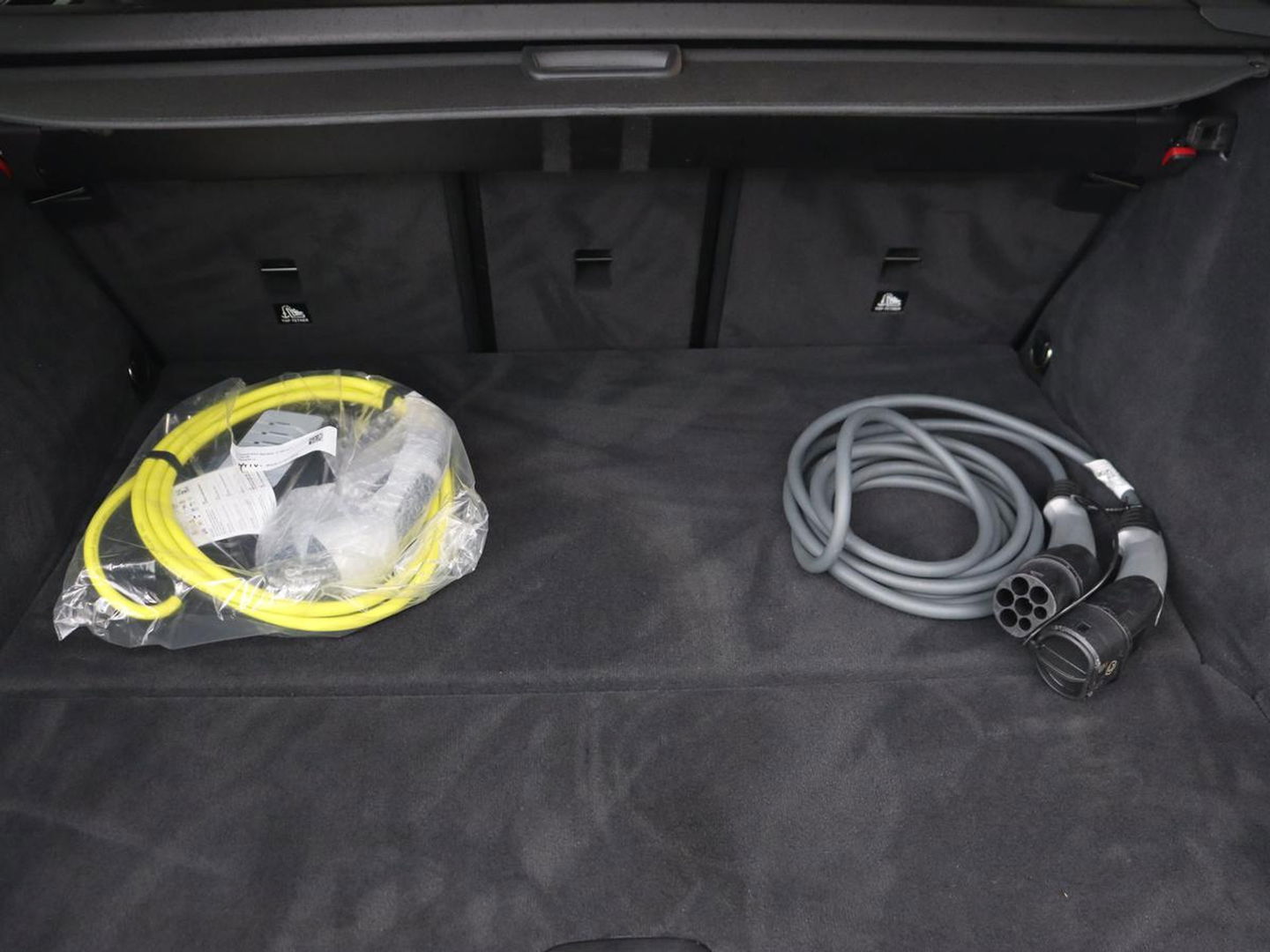 BMW 3-serie 330e | Panoramadak | Trekhaak | Stoel & stuurverwarming | Adaptive cruise | Head-Up | LaserLight | Carplay | Live Cockpit | Half leder | Navigatie