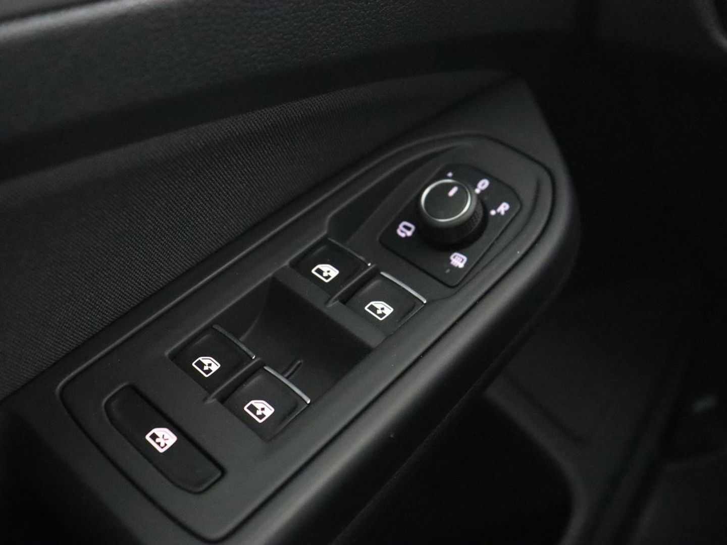 Volkswagen Golf 1.5 TSI Life Business | Adaptive cruise | Carplay | Massage | Memory | Navigatie | Sfeerverlichting | Parkeerhulp | Climate control