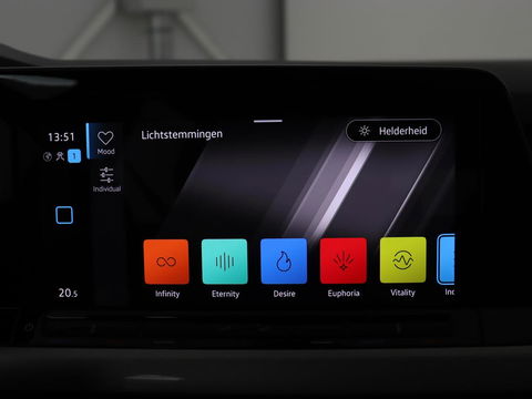 Volkswagen Golf 1.5 TSI Life Business | Adaptive cruise | Carplay | Massage | Memory | Navigatie | Sfeerverlichting | Parkeerhulp | Climate control