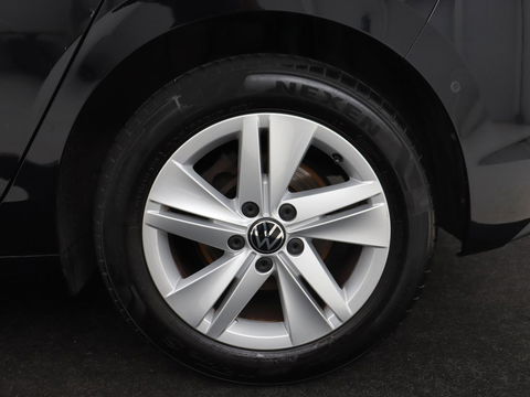 Volkswagen Golf 1.5 TSI Life Business | Adaptive cruise | Carplay | Massage | Memory | Navigatie | Sfeerverlichting | Parkeerhulp | Climate control