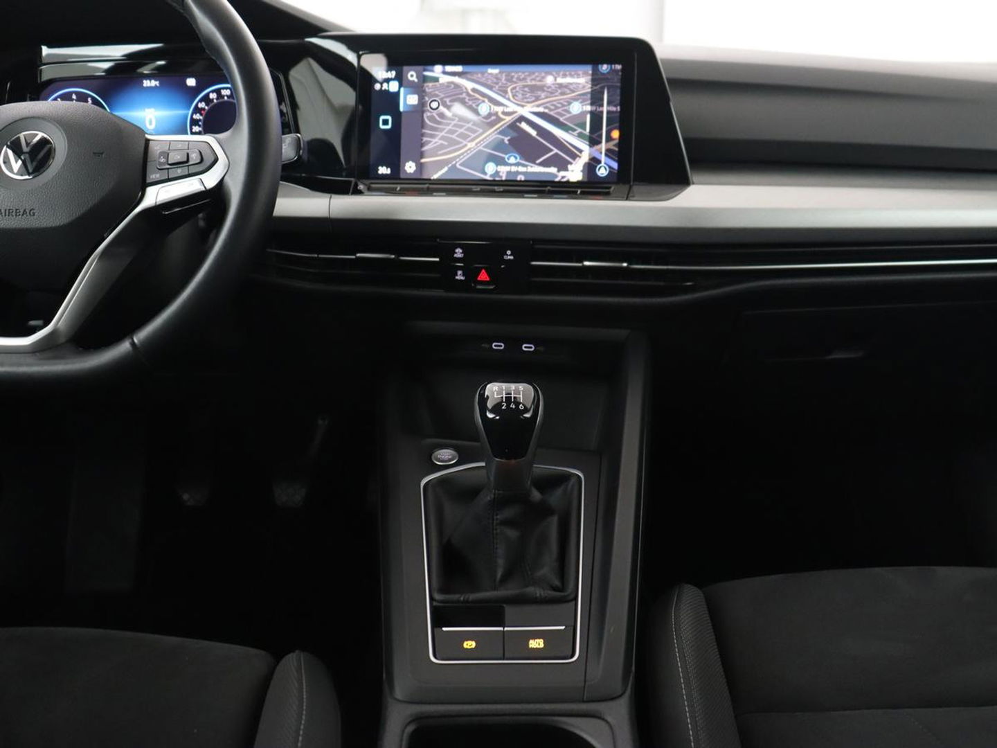 Volkswagen Golf 1.5 TSI Life Business | Adaptive cruise | Carplay | Massage | Memory | Navigatie | Sfeerverlichting | Parkeerhulp | Climate control