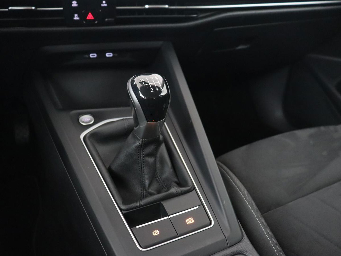 Volkswagen Golf 1.5 TSI Life Business | Adaptive cruise | Carplay | Massage | Memory | Navigatie | Sfeerverlichting | Parkeerhulp | Climate control