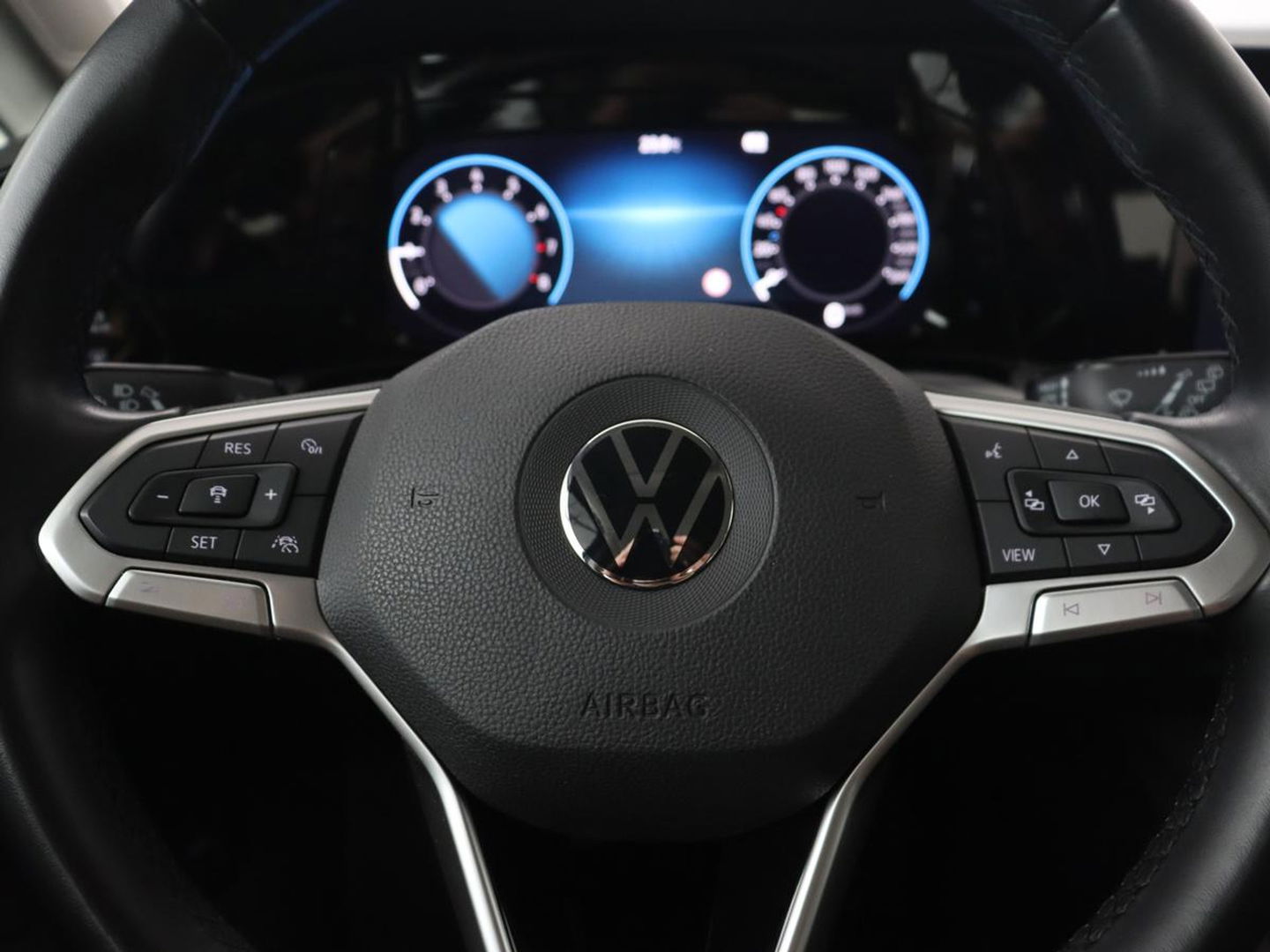 Volkswagen Golf 1.5 TSI Life Business | Adaptive cruise | Carplay | Massage | Memory | Navigatie | Sfeerverlichting | Parkeerhulp | Climate control