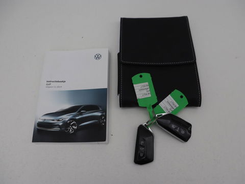 Volkswagen Golf 1.5 TSI Life Business | Adaptive cruise | Carplay | Massage | Memory | Navigatie | Sfeerverlichting | Parkeerhulp | Climate control