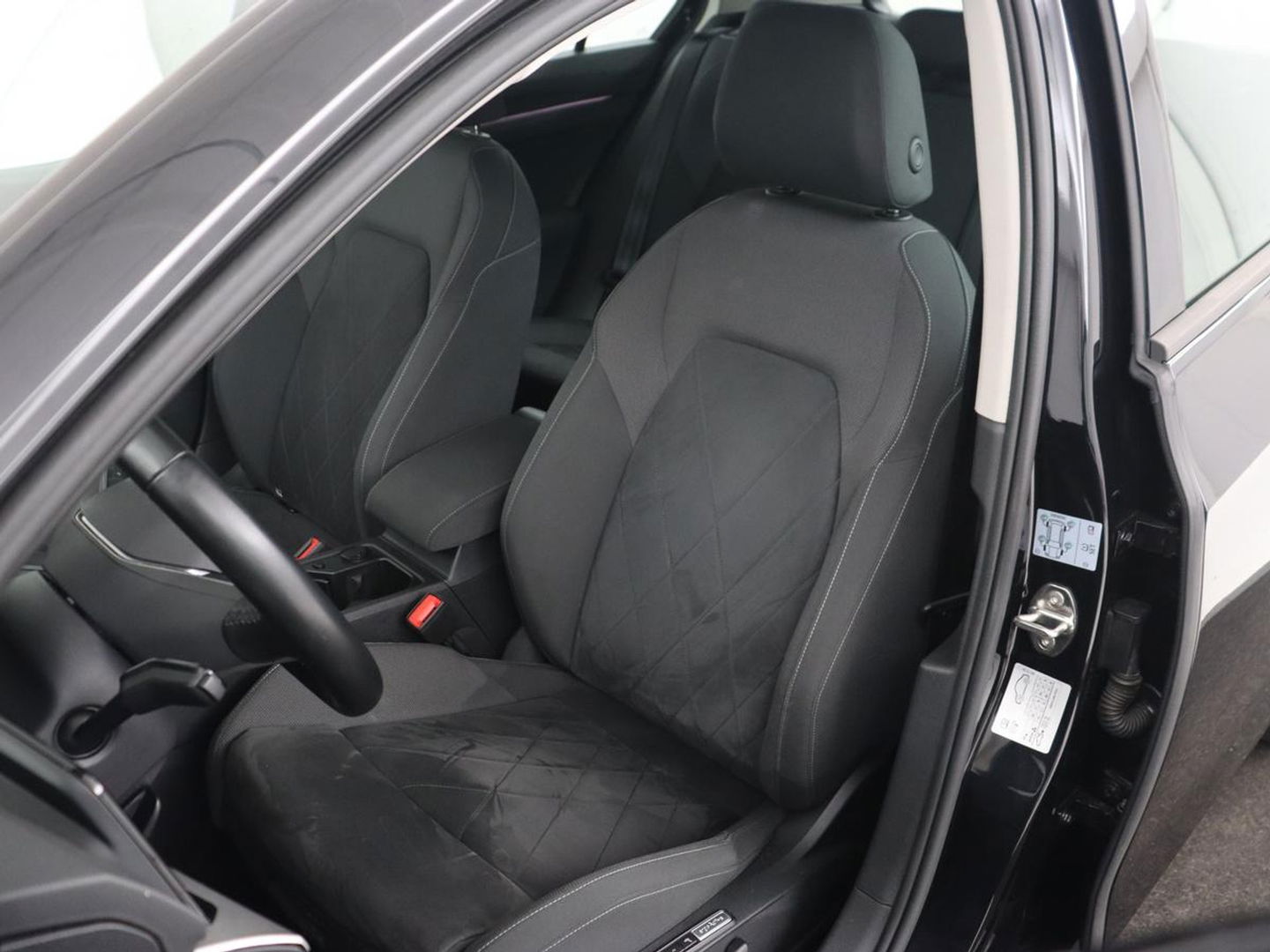 Volkswagen Golf 1.5 TSI Life Business | Adaptive cruise | Carplay | Massage | Memory | Navigatie | Sfeerverlichting | Parkeerhulp | Climate control