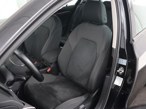 Volkswagen Golf 1.5 TSI Life Business | Adaptive cruise | Carplay | Massage | Memory | Navigatie | Sfeerverlichting | Parkeerhulp | Climate control