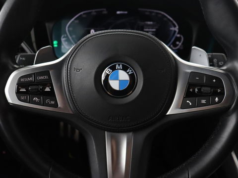 BMW 3-serie 320e M Sport | Head-Up | LaserLight | Stoelverwarming | Adaptive cruise | Sfeerverlichting | Carplay | Sportstoelen