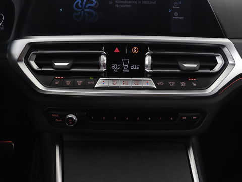 BMW 3-serie 320e M Sport | Head-Up | LaserLight | Stoelverwarming | Adaptive cruise | Sfeerverlichting | Carplay | Sportstoelen