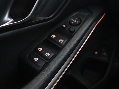 BMW 3-serie 320e M Sport | Head-Up | LaserLight | Stoelverwarming | Adaptive cruise | Sfeerverlichting | Carplay | Sportstoelen
