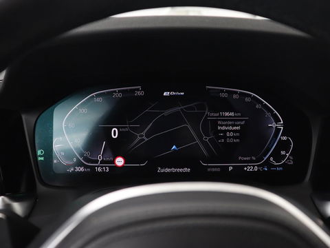 BMW 3-serie 320e M Sport | Head-Up | LaserLight | Stoelverwarming | Adaptive cruise | Sfeerverlichting | Carplay | Sportstoelen