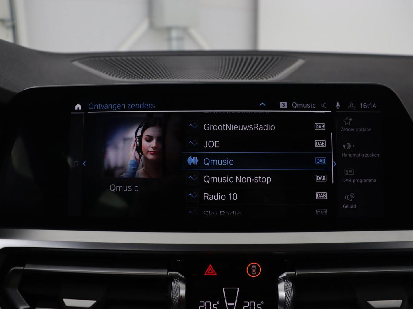 BMW 3-serie 320e M Sport | Head-Up | LaserLight | Stoelverwarming | Adaptive cruise | Sfeerverlichting | Carplay | Sportstoelen
