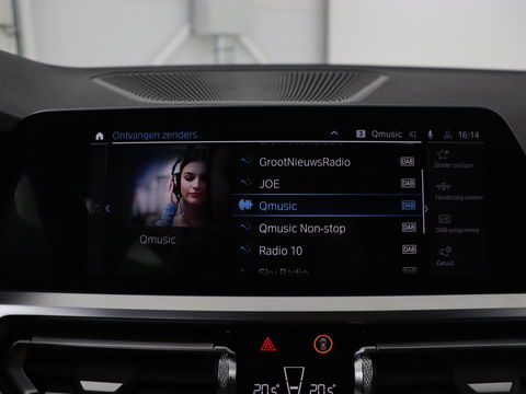 BMW 3-serie 320e M Sport | Head-Up | LaserLight | Stoelverwarming | Adaptive cruise | Sfeerverlichting | Carplay | Sportstoelen