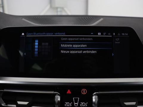 BMW 3-serie 320e M Sport | Head-Up | LaserLight | Stoelverwarming | Adaptive cruise | Sfeerverlichting | Carplay | Sportstoelen