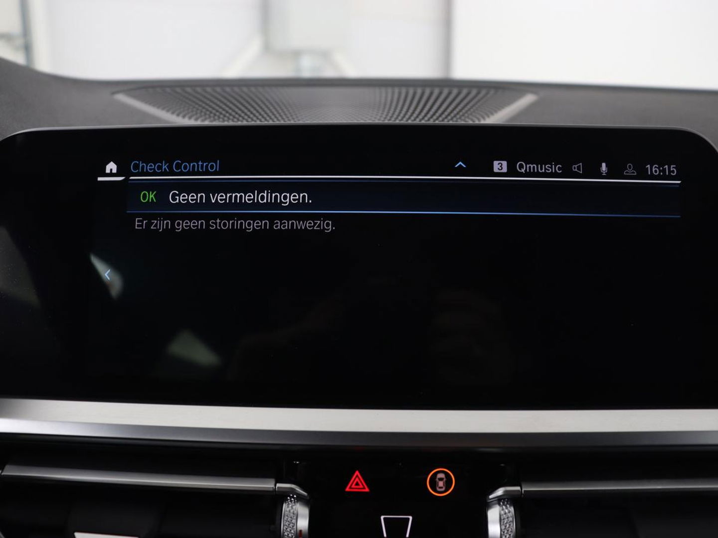 BMW 3-serie 320e M Sport | Head-Up | LaserLight | Stoelverwarming | Adaptive cruise | Sfeerverlichting | Carplay | Sportstoelen