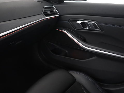BMW 3-serie 320e M Sport | Head-Up | LaserLight | Stoelverwarming | Adaptive cruise | Sfeerverlichting | Carplay | Sportstoelen