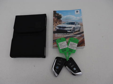 BMW 3-serie 320e M Sport | Head-Up | LaserLight | Stoelverwarming | Adaptive cruise | Sfeerverlichting | Carplay | Sportstoelen