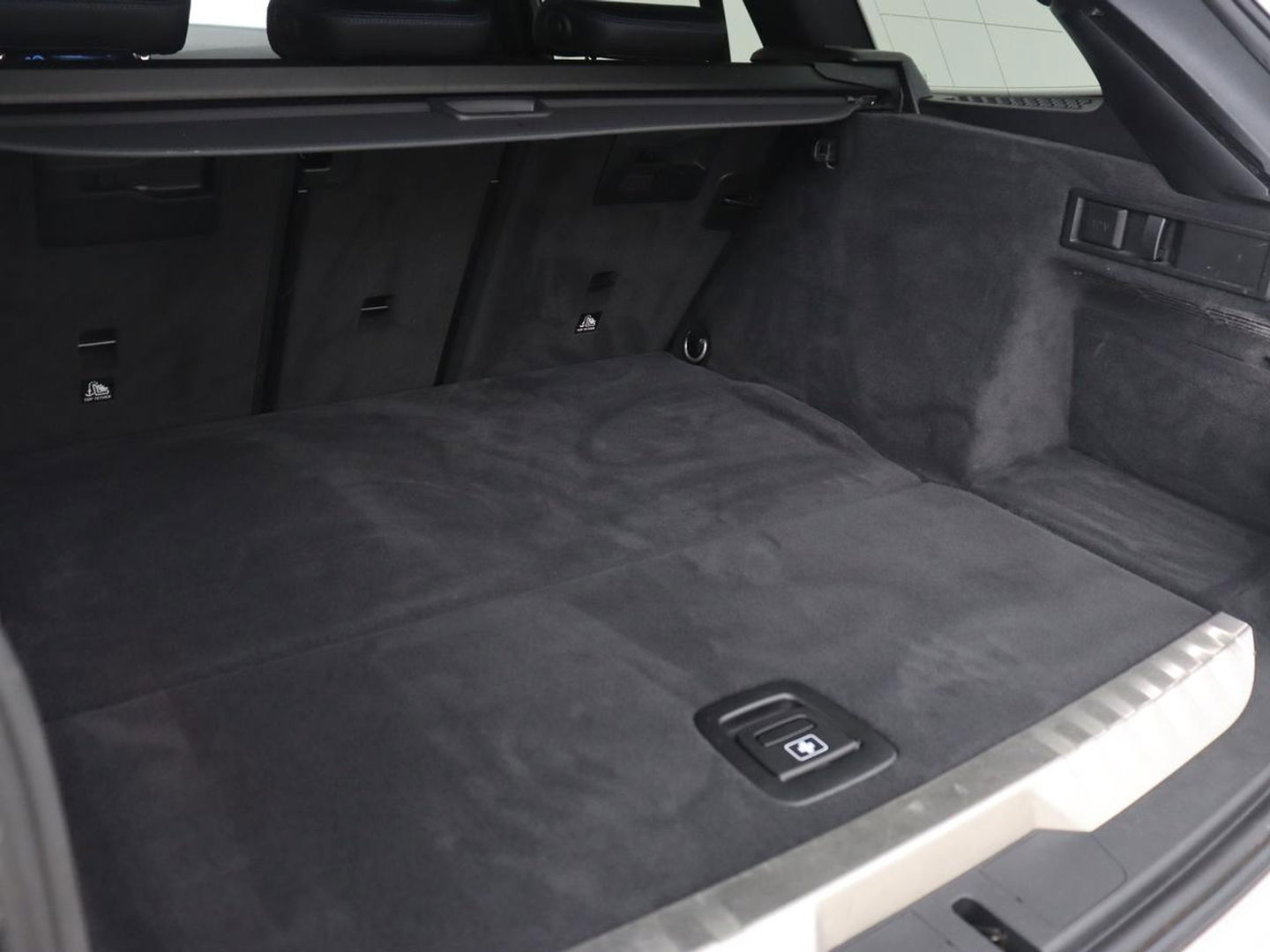 BMW 3-serie 320e M Sport | Head-Up | LaserLight | Stoelverwarming | Adaptive cruise | Sfeerverlichting | Carplay | Sportstoelen