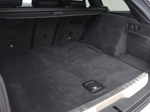 BMW 3-serie 320e M Sport | Head-Up | LaserLight | Stoelverwarming | Adaptive cruise | Sfeerverlichting | Carplay | Sportstoelen