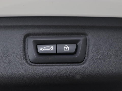 BMW 3-serie 320e M Sport | Head-Up | LaserLight | Stoelverwarming | Adaptive cruise | Sfeerverlichting | Carplay | Sportstoelen