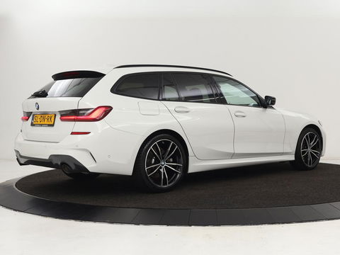 BMW 3-serie 320e M Sport | Head-Up | LaserLight | Stoelverwarming | Adaptive cruise | Sfeerverlichting | Carplay | Sportstoelen