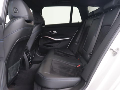 BMW 3-serie 320e M Sport | Head-Up | LaserLight | Stoelverwarming | Adaptive cruise | Sfeerverlichting | Carplay | Sportstoelen