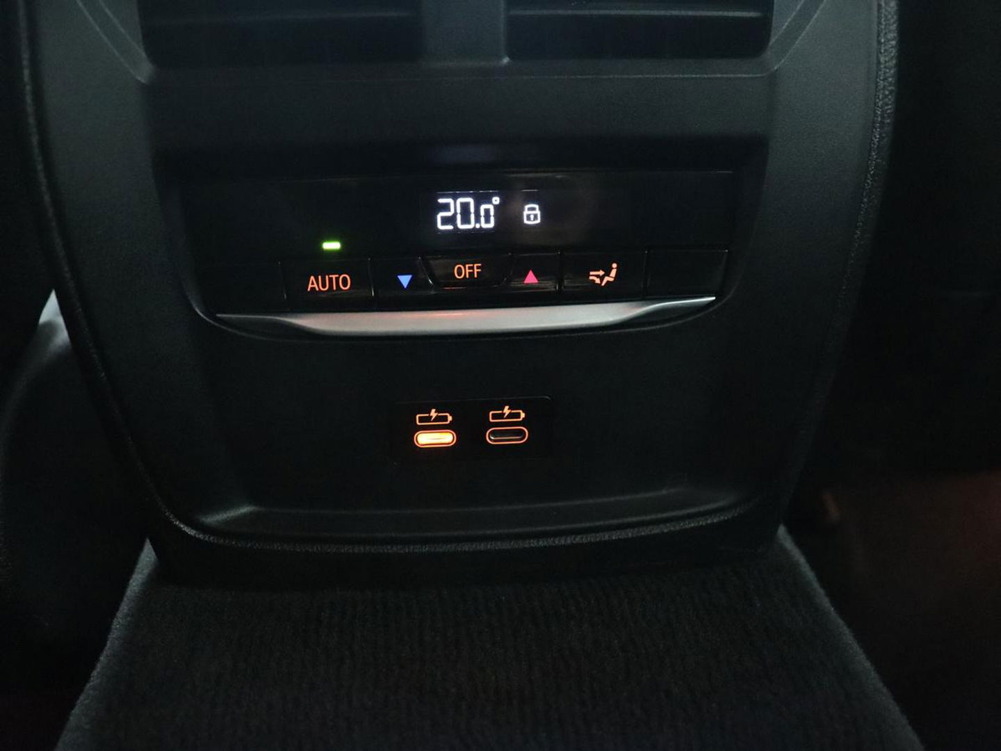 BMW 3-serie 320e M Sport | Head-Up | LaserLight | Stoelverwarming | Adaptive cruise | Sfeerverlichting | Carplay | Sportstoelen