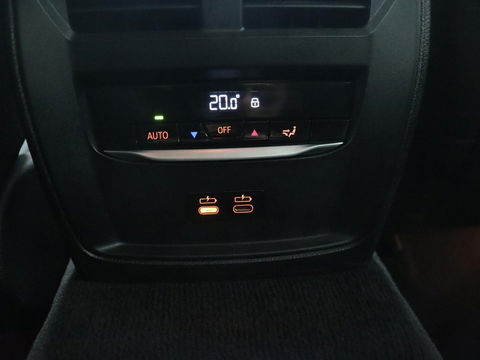BMW 3-serie 320e M Sport | Head-Up | LaserLight | Stoelverwarming | Adaptive cruise | Sfeerverlichting | Carplay | Sportstoelen